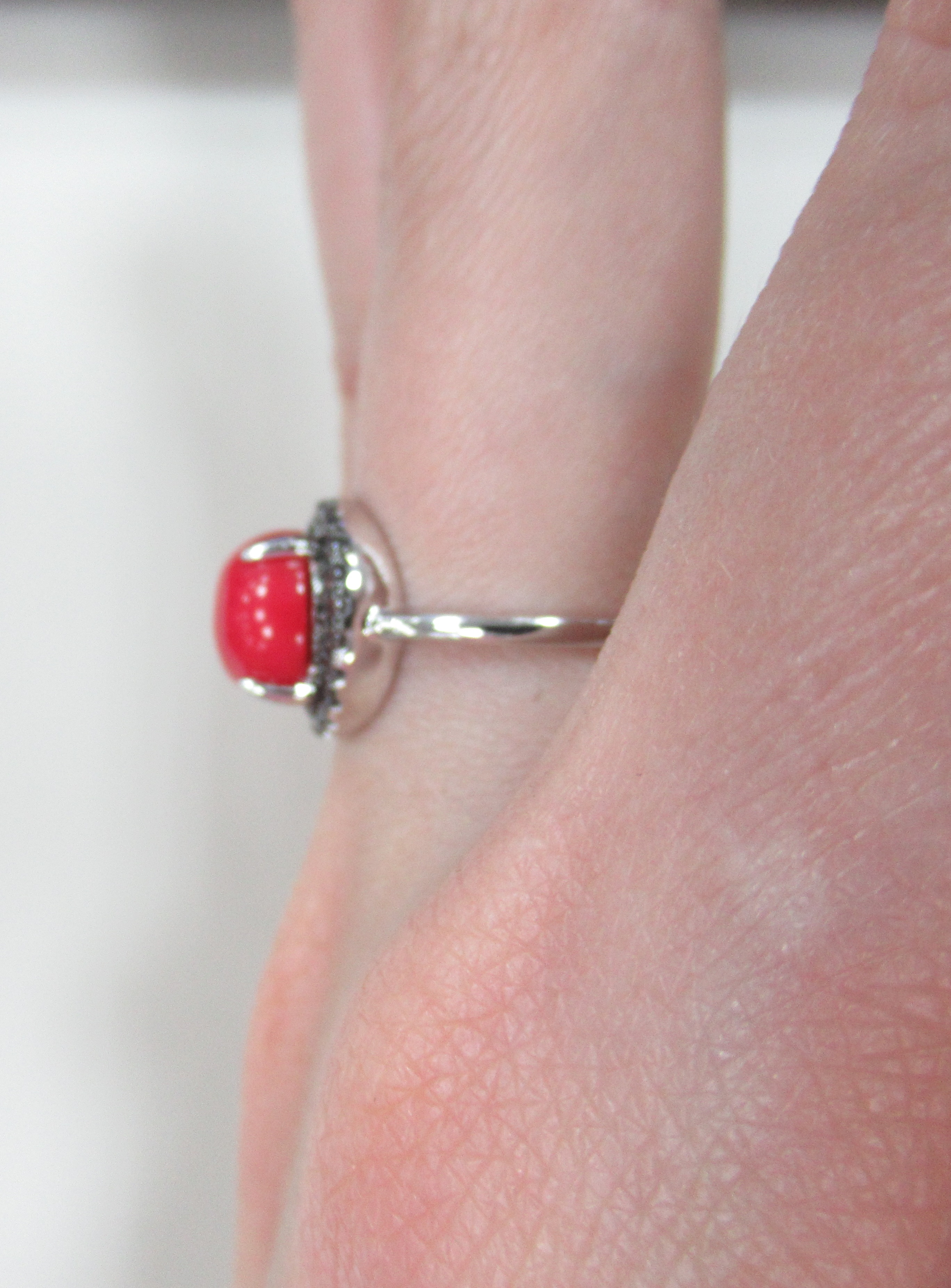 Серебряное кольцо с кораллом
